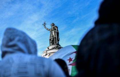 Des centaines de manifestants à Paris contre un 5e mandat de Bouteflika.jpg Des centaines de manifestants à Paris contre un 5e mandat de Bouteflika.jpg