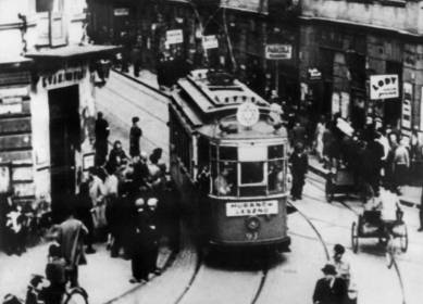 Un film inédit tourné dans le ghetto de Varsovie présenté en Pologne.jpg Un film inédit tourné dans le ghetto de Varsovie présenté en Pologne.jpg
