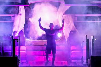 La Fiorentina offre un accueil de star à Rocky Ribéry.jpg La Fiorentina offre un accueil de star à Rocky Ribéry.jpg