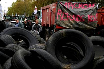 les paysans en appellent à Macron devant les préfectures.jpg les paysans en appellent à Macron devant les préfectures.jpg