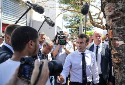 Macron achève son voyage agité à la Réunion après des annonces d'aides à l'emploi.jpg Macron achève son voyage agité à la Réunion après des annonces d'aides à l'emploi.jpg