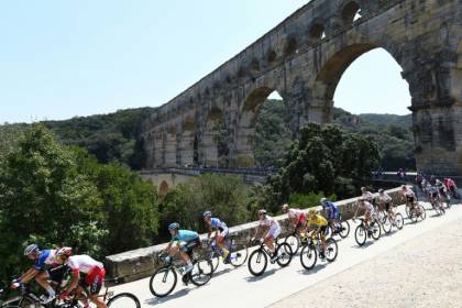 le peloton boosté par la perspective du Tour.jpg le peloton boosté par la perspective du Tour.jpg