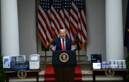 Le Covid-19 au coeur de la Maison Blanche, Trump minimise.jpg Le Covid-19 au coeur de la Maison Blanche, Trump minimise.jpg