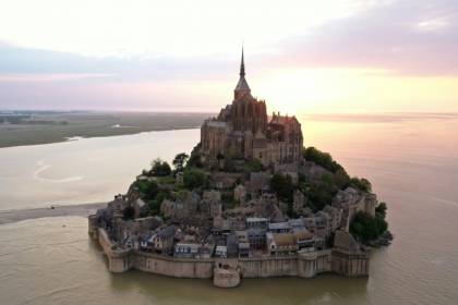 Assoupi par deux mois de confinement, le Mont-Saint-Michel revient doucement à la vie.jpg Assoupi par deux mois de confinement, le Mont-Saint-Michel revient doucement à la vie.jpg