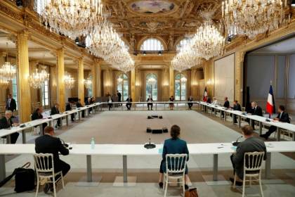 syndicats et patronat reçus à l'Élysée pour.jpg syndicats et patronat reçus à l'Élysée pour.jpg