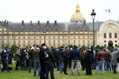 les patrons de bars manifestent à Paris.jpg les patrons de bars manifestent à Paris.jpg
