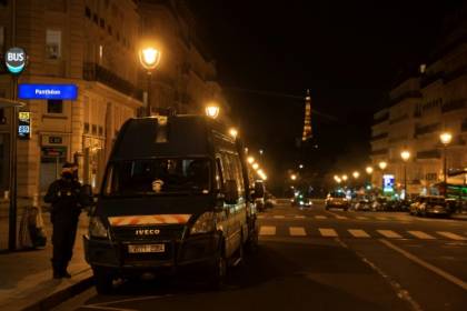 Un samedi soir de couvre-feu à Paris.jpg Un samedi soir de couvre-feu à Paris.jpg
