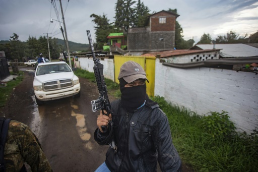 Contre les Narcos au Mexique, des agriculteurs prennent les armes