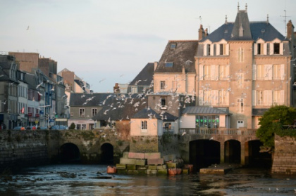A Landerneau, un des tout derniers ponts habités d'Europe à la santé fragile.jpg