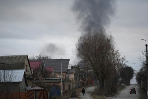 Explosions à Kiev, mobilisation générale en Ukraine face à l'invasion russe