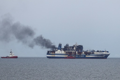 Grèce : l'espoir faiblit de retrouver des survivants à bord du ferry incendié