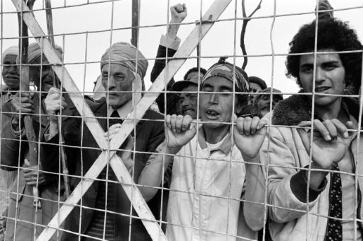 Le Parlement va consacrer dans la loi le "pardon" demandé par la France aux harkis