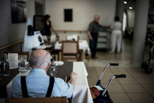 Ehpad : la Cour des comptes préconise au moins 1,3 milliard en plus pour améliorer les soins