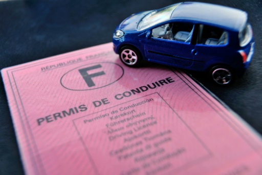 Boîte automatique, plus d'examinateurs : des pistes pour un permis de conduire moins cher