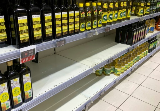 Huiles, farines, pâtes : tension dans les magasins mais pas de panique, assurent les professionnels