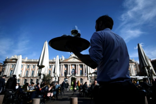 Tourisme : recruter et former d'ici l'été, un énorme défi en France