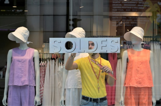 "Pas de bonne surprise" pour les soldes, moins réussies qu'en 2021