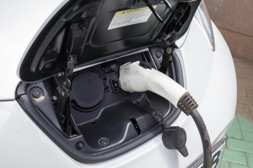 Une voiture électrique à 100 euros par mois : le gouvernement prépare son offre
