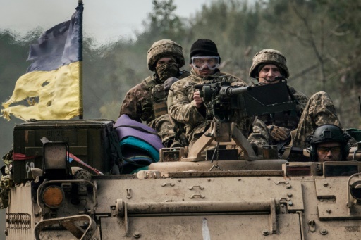 Ukraine : Biden alerte sur un risque d'"apocalypse" nucléaire, Kiev regagne du terrain