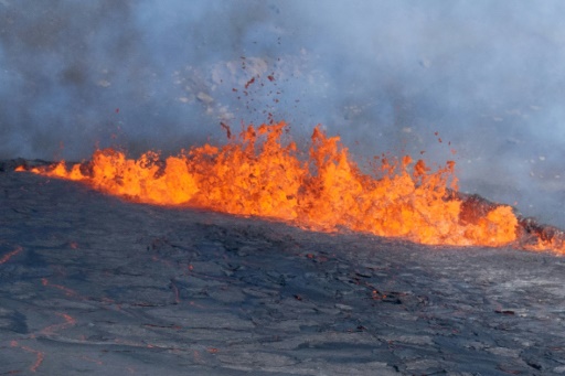 Islande : éruption dans une fissure volcanique près de Reykjavik