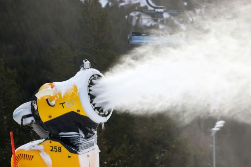 Pyrénées : la neige artificielle, planche de salut du ski à Font Romeu