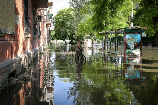 Ukraine : les évacuations continuent après la destruction partielle d'un barrage