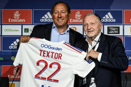 Coup de tonnerre à Lyon, Aulas s'efface au profit de Textor.jpg Coup de tonnerre à Lyon, Aulas s'efface au profit de Textor.jpg