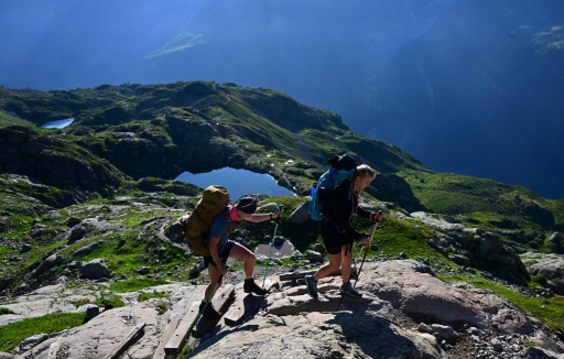 Dans les Alpes, le lac Blanc face au défi du surtourisme