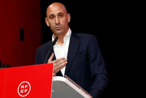 Baiser forcé : la Fédération demande la démission de Rubiales, la justice ouvre une enquête préliminaire