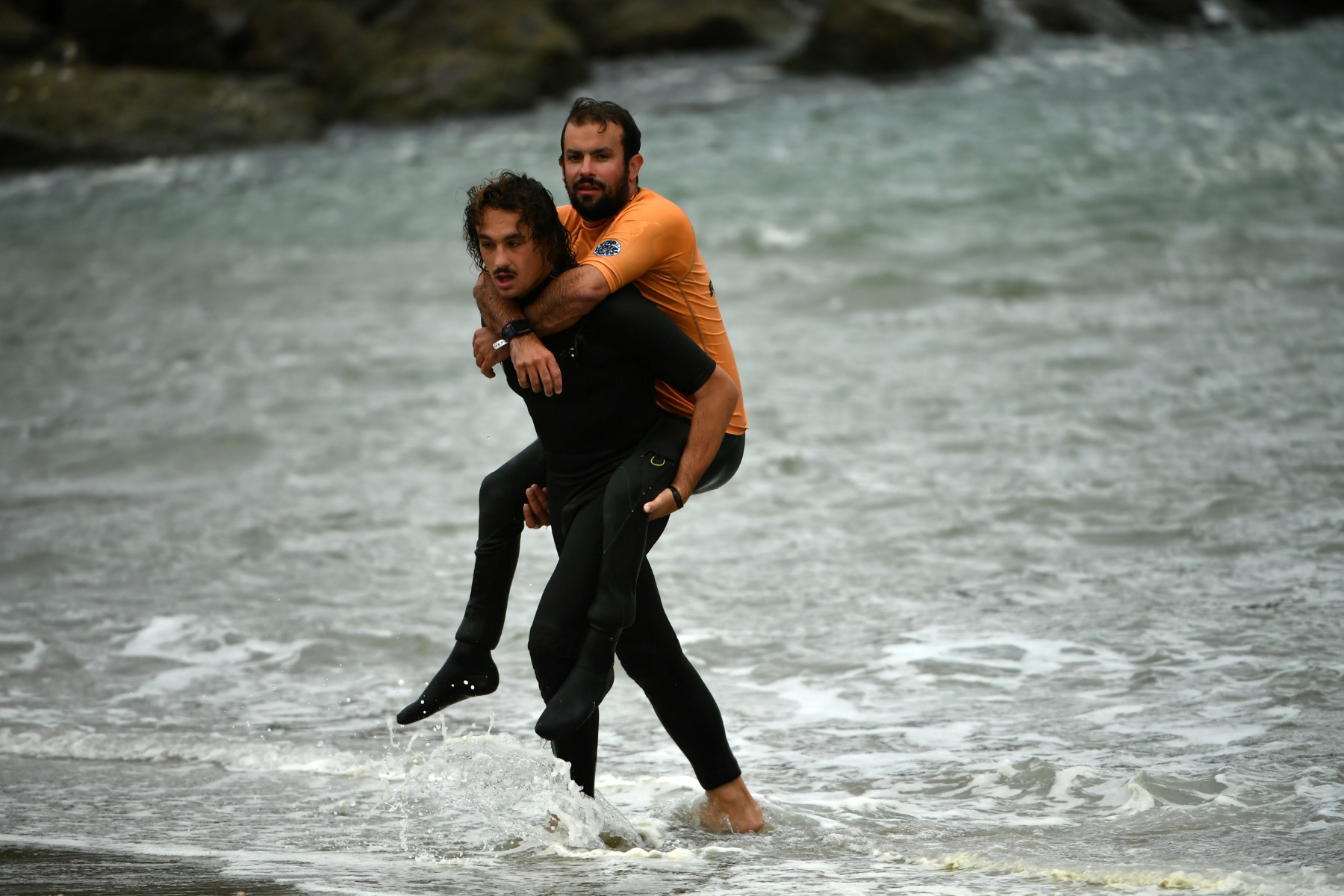 La glisse tout en solidarité de l'équipe de France de para-surf