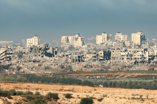 Israël fouille le principal hôpital de Gaza, les communications hors service