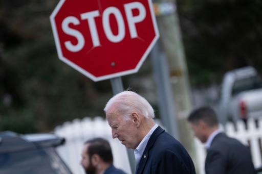 A un an de la présidentielle, les sondages accablent Biden