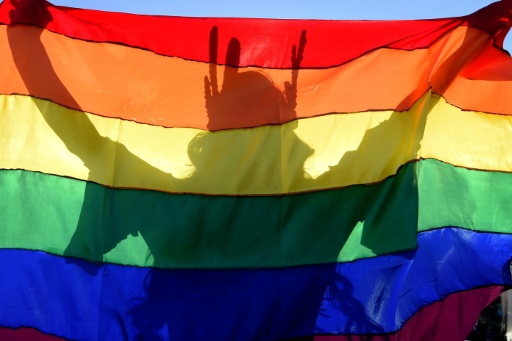 Le Népal reconnaît un premier mariage LGBT+
