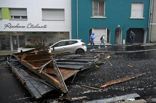 Deux morts en France sur le passage de la tempête Ciaran qui s'évacue par le nord