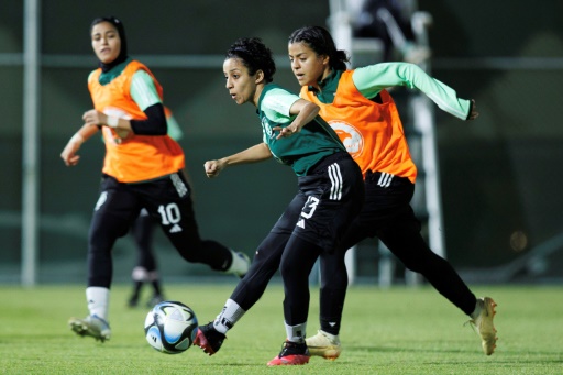 Les femmes cherchent leur place dans l'essor du foot saoudien