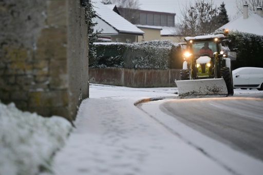 Le nord de la France sous les chutes de neige et de pluie verglaçante