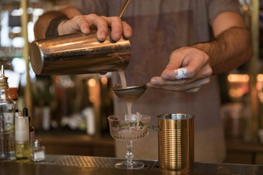 Paris se réapproprie le cocktail, un siècle après