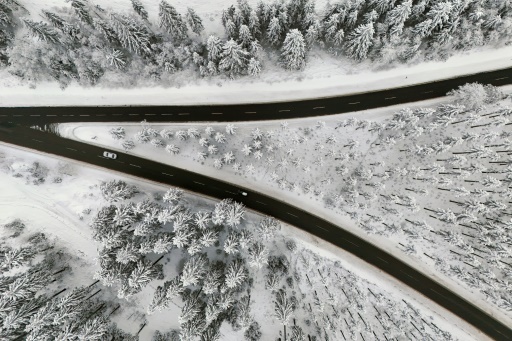 Neige et verglas ralentissent les transports dans le nord de l'Europe