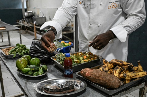 En Côte d'Ivoire, la cuisine locale revisitée au menu des restaurants huppés