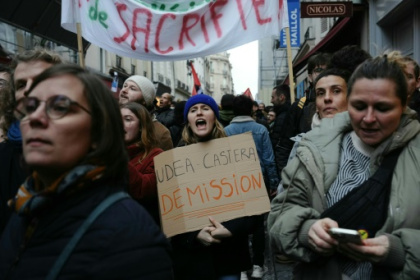 les enseignants dans la rue pour défendre l'école publique.jpg