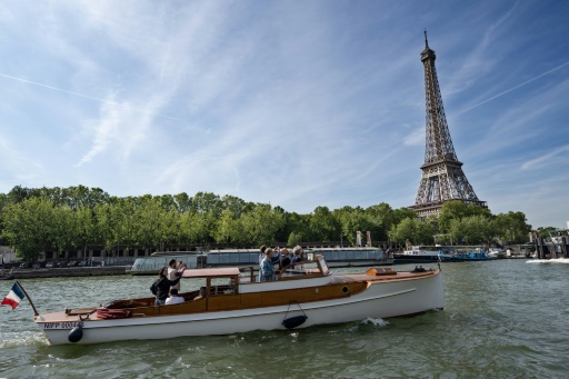 JO-2024 : des bateaux-taxis sur la Seine entre le Louvre et la tour Eiffel