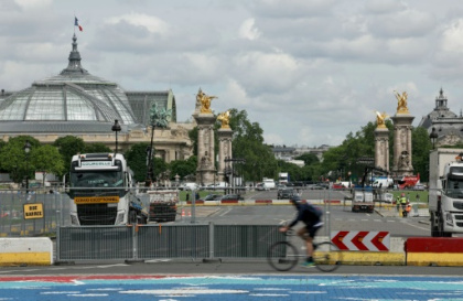 à Paris, les barrières fleurissent, les désagréments aussi.jpg