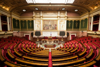 Sprint final pour la course au perchoir, urgence à gauche pour Matignon.jpg