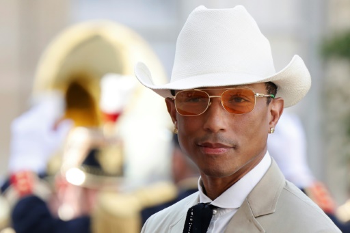 JO-2024 : Pharrell Williams porteur de la flamme olympique en Seine-Saint-Denis