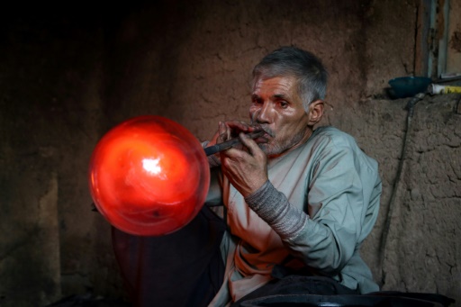 Saifi, l'un des derniers souffleurs de verre d'Afghanistan