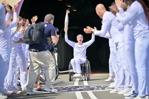 Avec l'arrivée de la flamme paralympique, la France replonge dans l'ambiance des Jeux