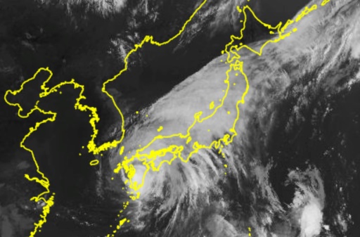 Japon : le typhon Shanshan, extrêmement puissant, frappe l'île de Kyushu