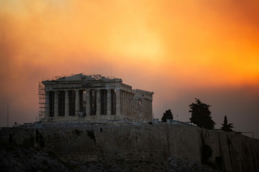 Athènes menacée par les flammes, la Grèce appelle l'UE à l'aide