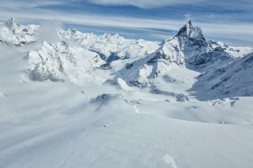 Fonte massive des glaciers suisses malgré un hiver très neigeux