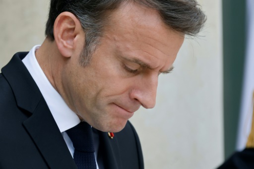 Macron : consultations à l'Elysée, urgence pour Matignon